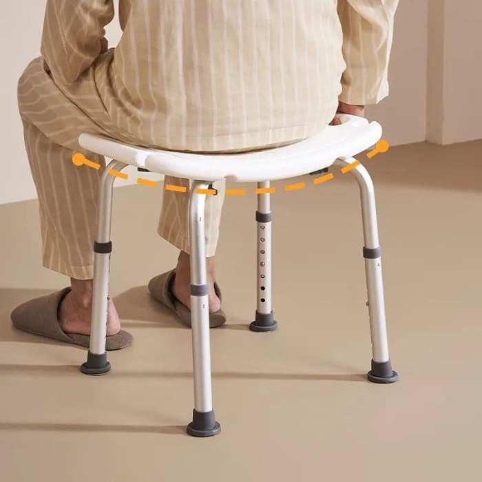 Stool surface conforms to body curves